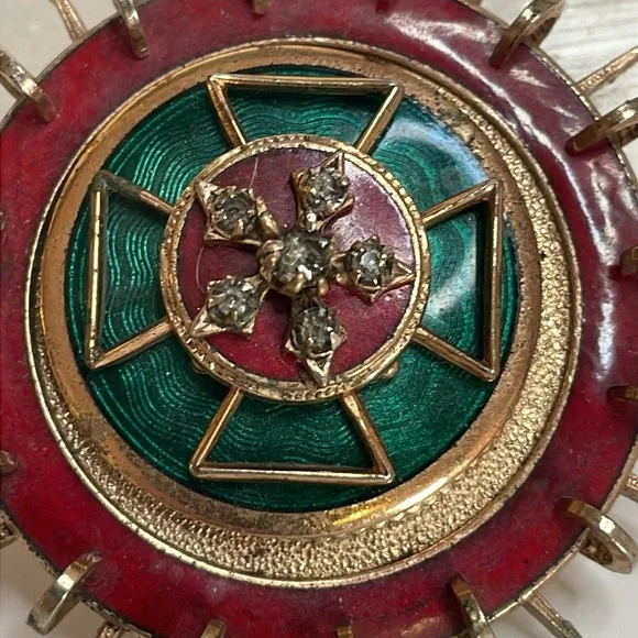 Accessocraft NYC Vintage Brooch/Pin Pendent Gold Tone Enameled Red and Green - Picture 2 of 6
